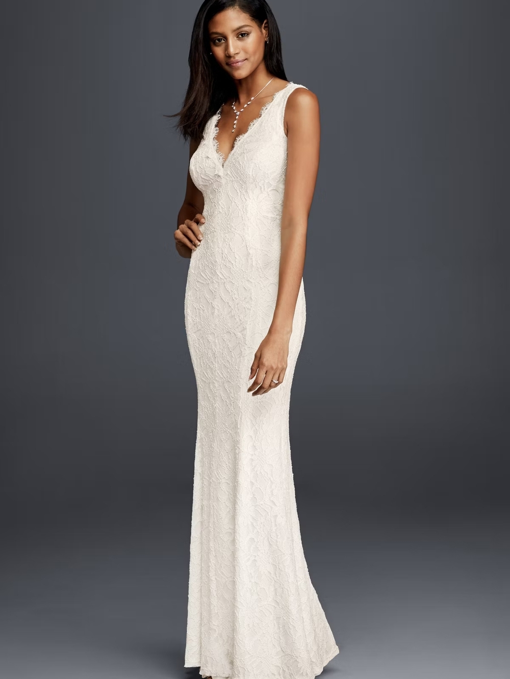 Lace V-Neck Sleeveless Wedding Dress in Ivory